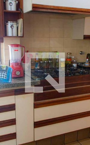 Casa de condomínio à venda com 208m², 4 quartos e 5 vagas Casa de condomínio à venda com 208m², 4 quartos e 5 vagasCozinha