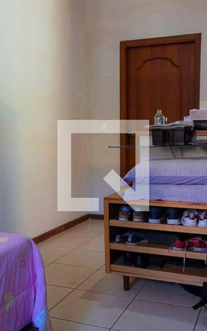 Casa de condomínio à venda com 208m², 4 quartos e 5 vagas Casa de condomínio à venda com 208m², 4 quartos e 5 vagasEscritório