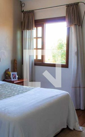 Casa de condomínio à venda com 208m², 4 quartos e 5 vagas Casa de condomínio à venda com 208m², 4 quartos e 5 vagasSuíte