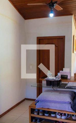 Casa de condomínio à venda com 208m², 4 quartos e 5 vagas Casa de condomínio à venda com 208m², 4 quartos e 5 vagasEscritório