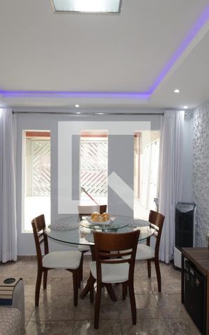 Casa à venda com 105m², 2 quartos e 2 vagasSala