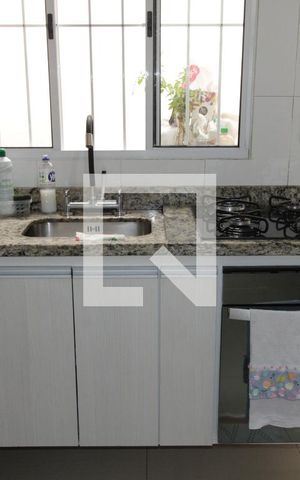 Casa à venda com 105m², 2 quartos e 2 vagasCozinha - Armários
