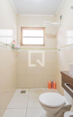 Casa à venda com 50m², 2 quartos e sem vaga Casa à venda com 50m², 2 quartos e sem vagaBanheiro