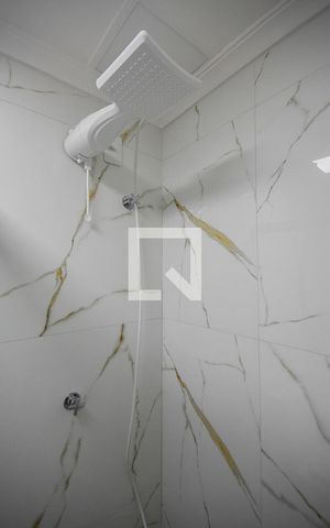 Apartamento à venda com 38m², 2 quartos e 1 vaga Apartamento à venda com 38m², 2 quartos e 1 vagaChuveiro do banheiro