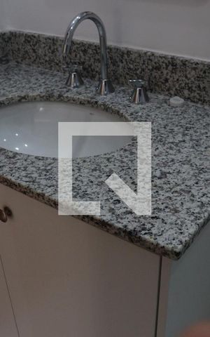 Apartamento à venda com 61m², 2 quartos e 1 vaga Apartamento à venda com 61m², 2 quartos e 1 vagaBanheiro da Suíte