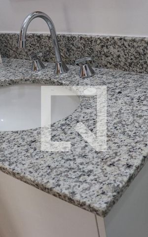 Apartamento à venda com 61m², 2 quartos e 1 vaga Apartamento à venda com 61m², 2 quartos e 1 vagaBanheiro