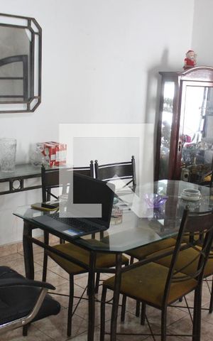 Casa para alugar com 180m², 2 quartos e 3 vagasSala