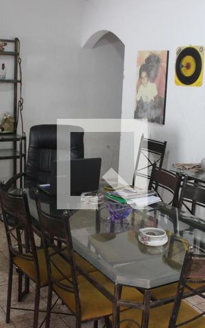 Casa para alugar com 180m², 2 quartos e 3 vagasSala