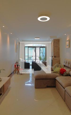 Casa de condomínio à venda com 351m², 3 quartos e 3 vagasSala