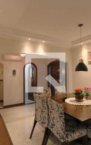 Casa de condomínio à venda com 351m², 3 quartos e 3 vagasSala