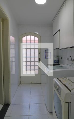Casa de condomínio à venda com 351m², 3 quartos e 3 vagasÁrea de Serviço