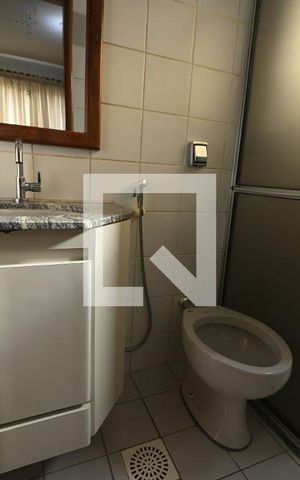 Apartamento para alugar com 66m², 2 quartos e 1 vaga Apartamento para alugar com 66m², 2 quartos e 1 vagaBanheiro da Suíte