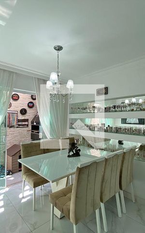 Casa para alugar com 111m², 3 quartos e 3 vagas Casa para alugar com 111m², 3 quartos e 3 vagasSala