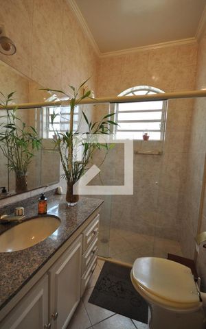 Casa à venda com 420m², 4 quartos e 8 vagasBanheiro Social