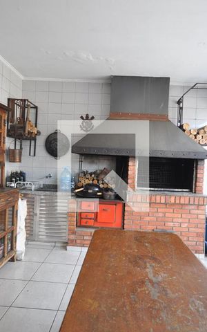Casa à venda com 420m², 4 quartos e 8 vagasChurrasqueira