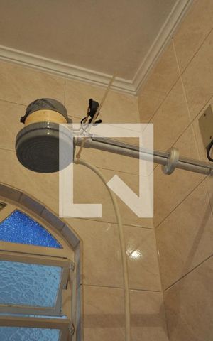 Casa à venda com 420m², 4 quartos e 8 vagasBanheiro de serviço