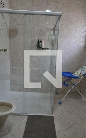 Casa à venda com 420m², 4 quartos e 8 vagasBanheiro da Suíte 2