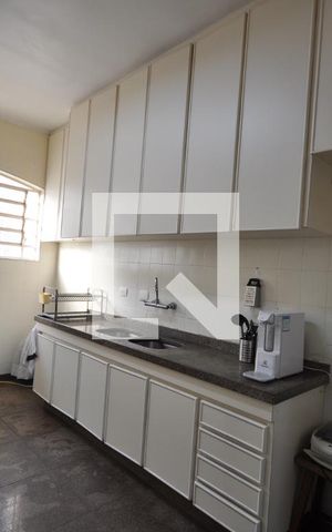 Casa à venda com 420m², 4 quartos e 8 vagasCozinha