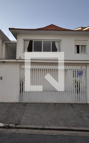 Casa à venda com 420m², 4 quartos e 8 vagas Casa à venda com 420m², 4 quartos e 8 vagasFachada
