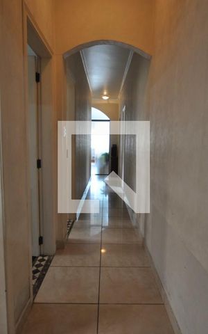 Casa à venda com 420m², 4 quartos e 8 vagasCorredor