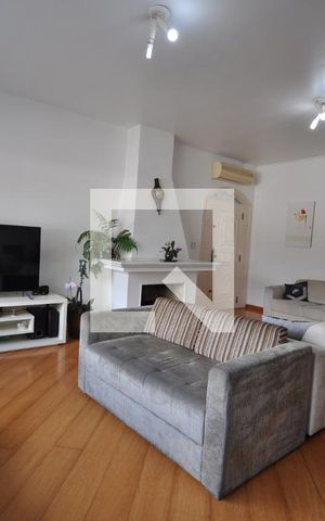 Casa à venda com 420m², 4 quartos e 8 vagasSala