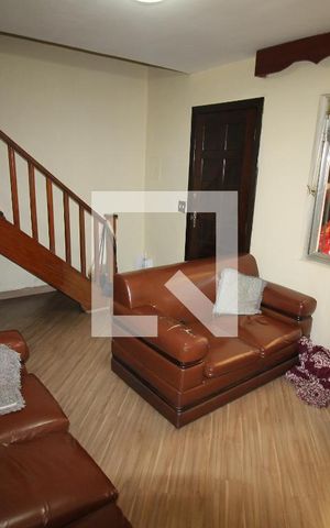 Casa à venda com 165m², 4 quartos e 2 vagasSala