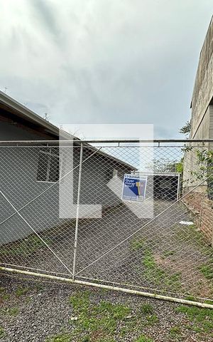 Casa para alugar com 81m², 2 quartos e 2 vagasFachada
