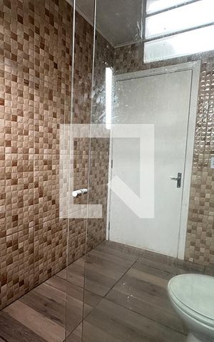 Casa para alugar com 81m², 2 quartos e 2 vagasBanheiro