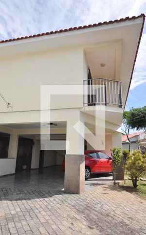 Casa para alugar com 600m², 3 quartos e 6 vagasFachada