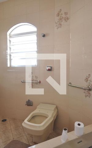 Casa para alugar com 600m², 3 quartos e 6 vagasBanheiro da Suíte