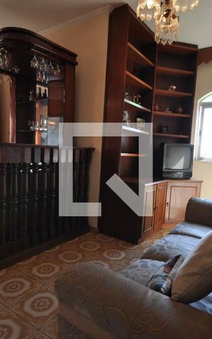 Casa para alugar com 600m², 3 quartos e 6 vagasSala de TV