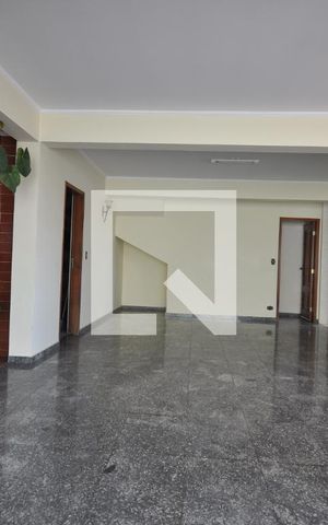 Casa para alugar com 600m², 3 quartos e 6 vagasGaragem