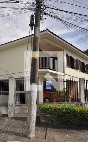 Casa para alugar com 600m², 3 quartos e 6 vagasFachada