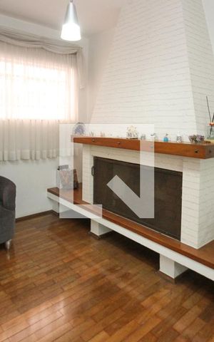 Casa para alugar com 400m², 3 quartos e 3 vagas Casa para alugar com 400m², 3 quartos e 3 vagasSala da lareira