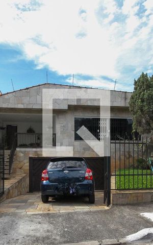 Casa para alugar com 400m², 3 quartos e 3 vagas Casa para alugar com 400m², 3 quartos e 3 vagasFachada