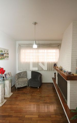 Casa para alugar com 400m², 3 quartos e 3 vagas Casa para alugar com 400m², 3 quartos e 3 vagasSala da lareira