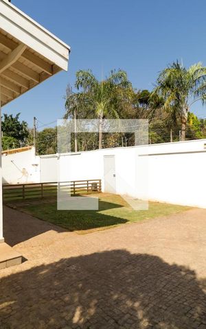 Casa à venda com 380m², 3 quartos e 8 vagas Casa à venda com 380m², 3 quartos e 8 vagasGaragem