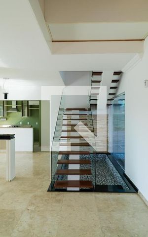 Casa à venda com 380m², 3 quartos e 8 vagas Casa à venda com 380m², 3 quartos e 8 vagasSalas