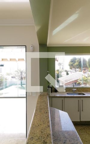Casa à venda com 380m², 3 quartos e 8 vagas Casa à venda com 380m², 3 quartos e 8 vagasCozinha
