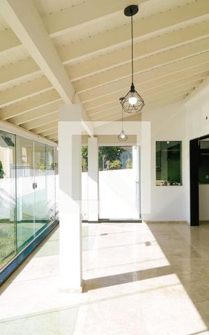 Casa à venda com 380m², 3 quartos e 8 vagas Casa à venda com 380m², 3 quartos e 8 vagasSalas