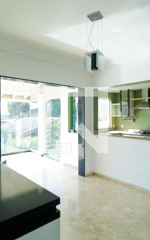 Casa à venda com 380m², 3 quartos e 8 vagas Casa à venda com 380m², 3 quartos e 8 vagasSalas
