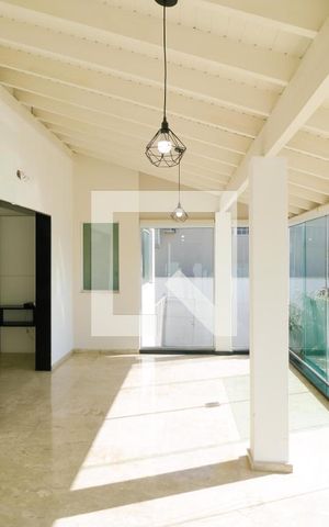 Casa à venda com 380m², 3 quartos e 8 vagas Casa à venda com 380m², 3 quartos e 8 vagasSalas
