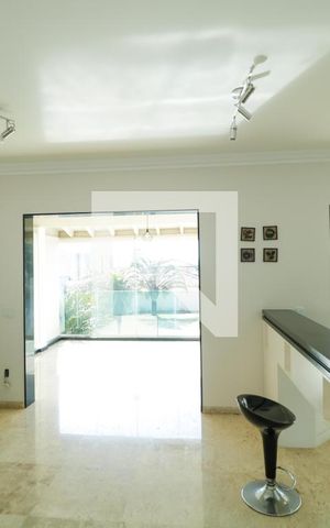 Casa à venda com 380m², 3 quartos e 8 vagas Casa à venda com 380m², 3 quartos e 8 vagasSalas
