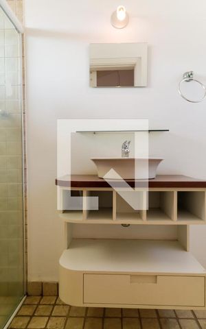 Casa à venda com 380m², 3 quartos e 8 vagas Casa à venda com 380m², 3 quartos e 8 vagasBanheiro da Suíte 01
