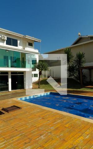 Casa à venda com 380m², 3 quartos e 8 vagas Casa à venda com 380m², 3 quartos e 8 vagasQuintal