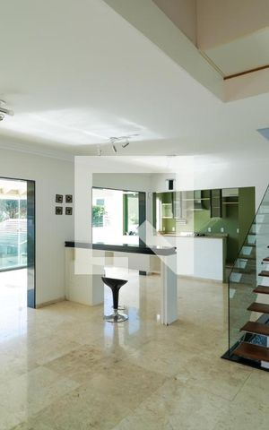Casa à venda com 380m², 3 quartos e 8 vagas Casa à venda com 380m², 3 quartos e 8 vagasSalas