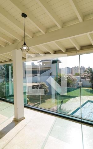 Casa à venda com 380m², 3 quartos e 8 vagas Casa à venda com 380m², 3 quartos e 8 vagasSalas