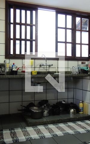 Casa à venda com 325m², 3 quartos e 2 vagasCozinha