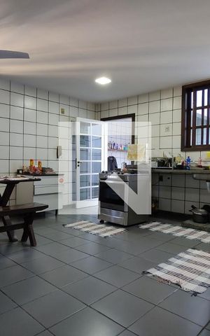 Casa à venda com 325m², 3 quartos e 2 vagas Casa à venda com 325m², 3 quartos e 2 vagasCozinha