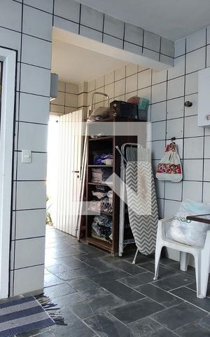 Casa à venda com 325m², 3 quartos e 2 vagas Casa à venda com 325m², 3 quartos e 2 vagasÁrea de Serviço